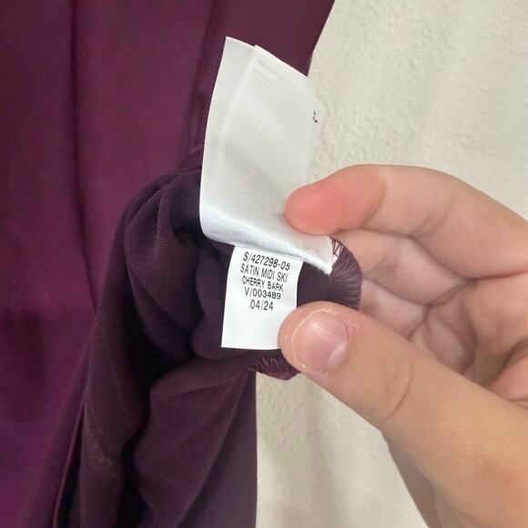 Old Navy High Waisted Satin Midi Slip Skirt Cherry Park Purple Maroon Size Large - Picture 8 of 8